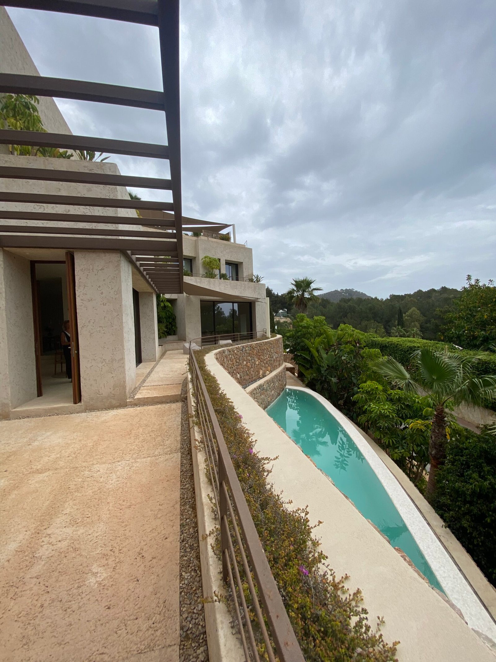 : 🌴 Villa de Lujo en Venta & Alquiler – Ibiza 💰 Precio de venta: 8,4 millones de euros