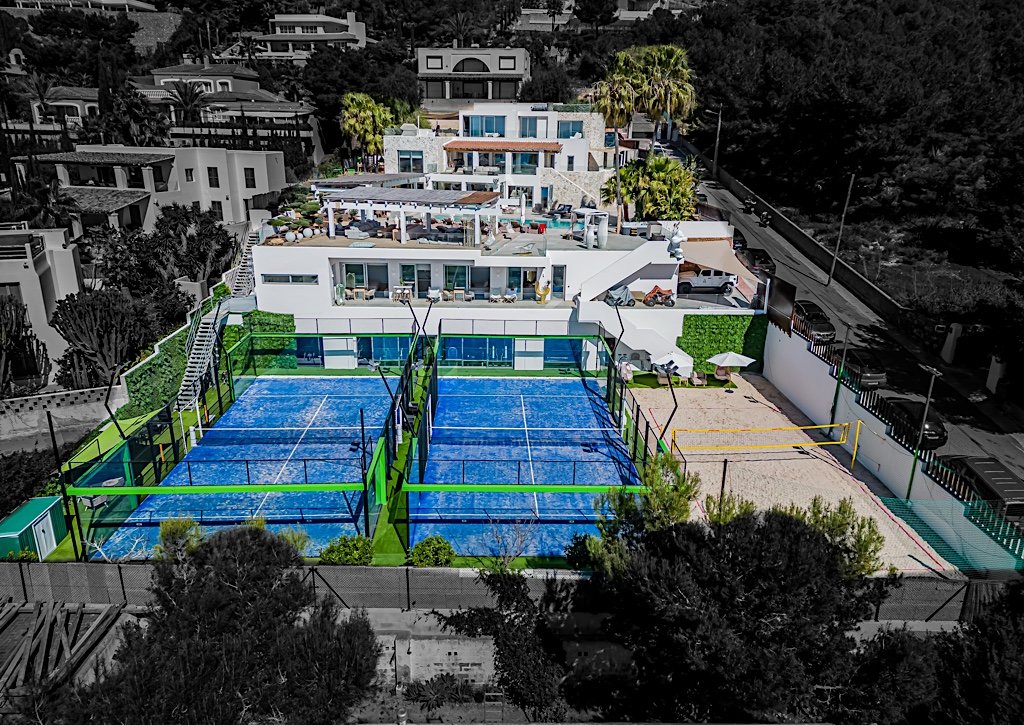 Villa de lujo en venta en Ibiza con vistas al mar – 10 dormitorios y piscina